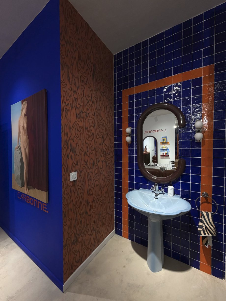 Sanitaires en zellige bleu et orange